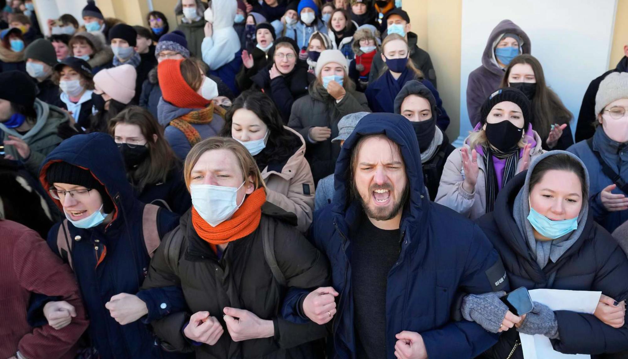 Manifestacion contra la guerra en San Petersburgo